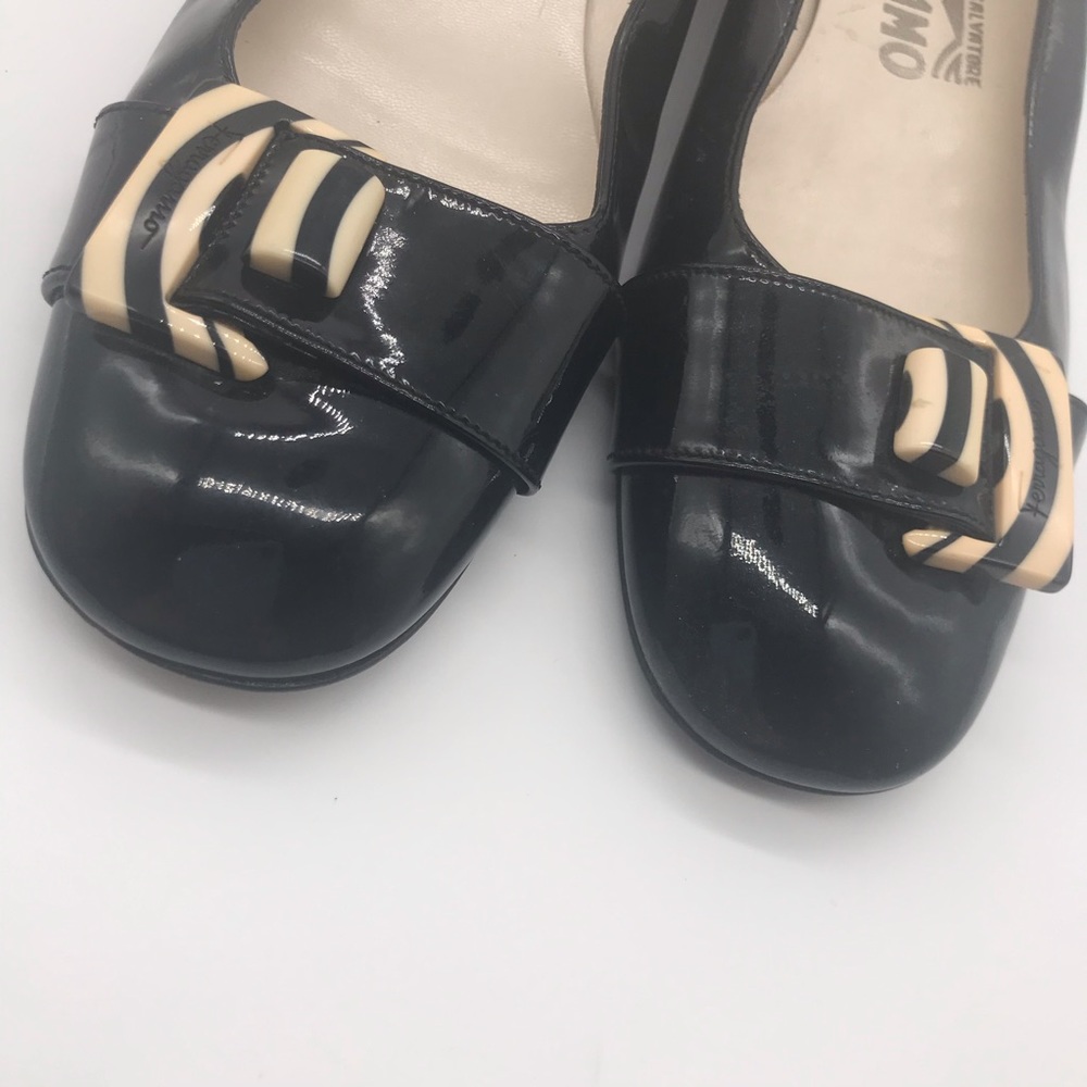Salvatore Ferragamo size 6B - Picture 4 of 6